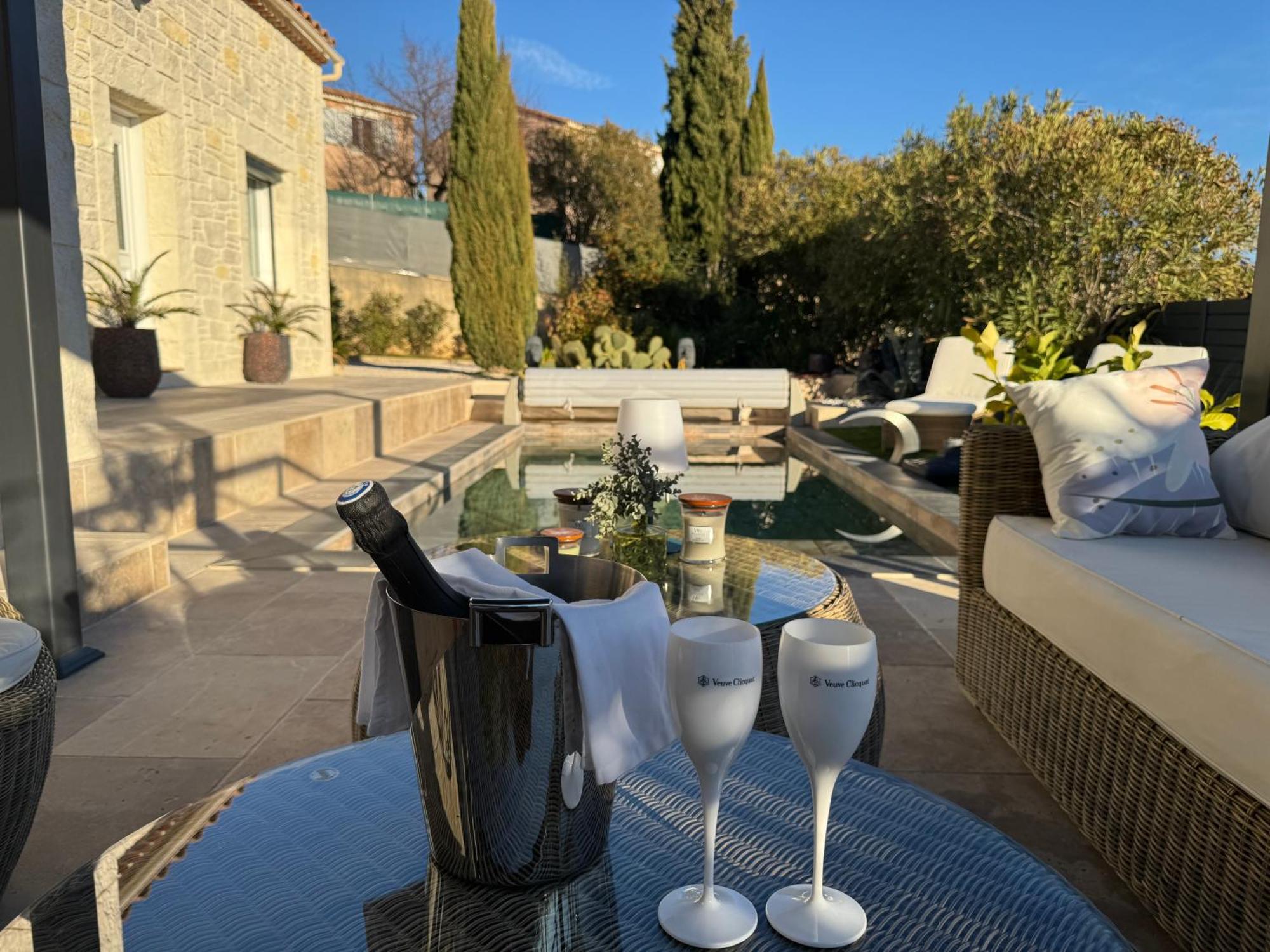 Casa Amor & Spa, Appartement Suite Jacuzzi & Piscine Chauffee Montfort-sur-Argens Exterior photo